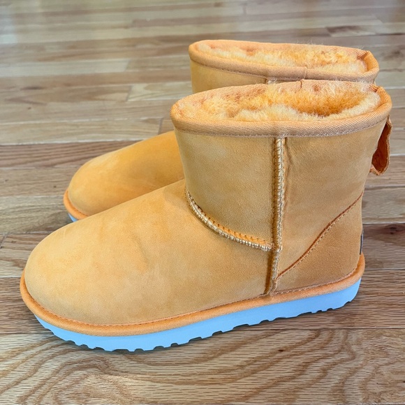 UGG Classic Mini ll Orange (California Poppy), Size 7 NEW - Picture 2 of 5